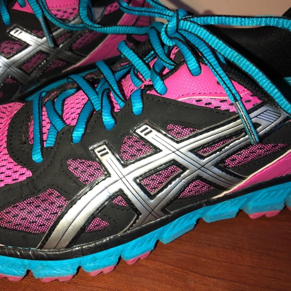 ASICS - Picture 6 of 8